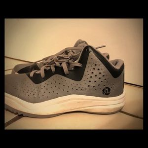 Derek rose basketball sneakers
